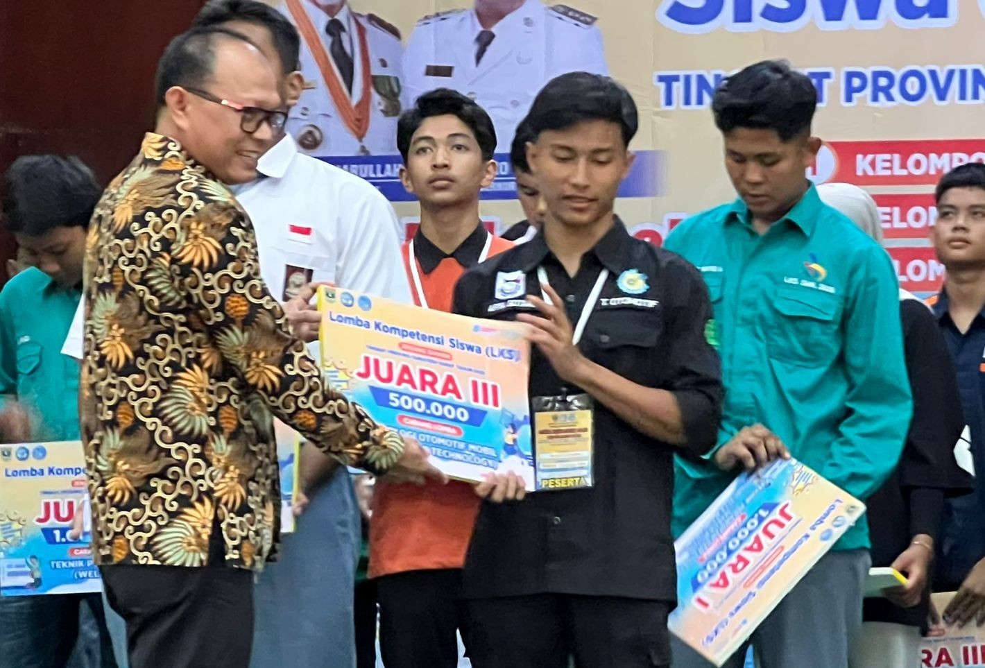 Juara 3 - Auto Mobile Technology