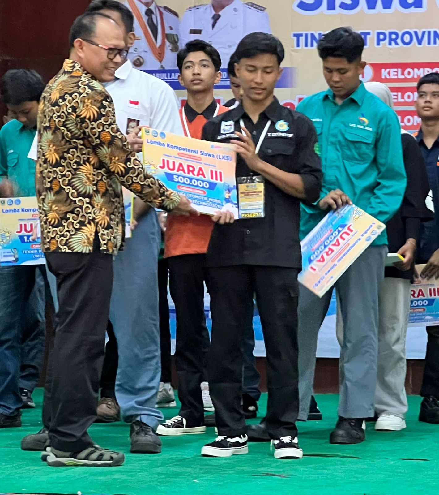 Juara 3 - Auto Mobile Technology